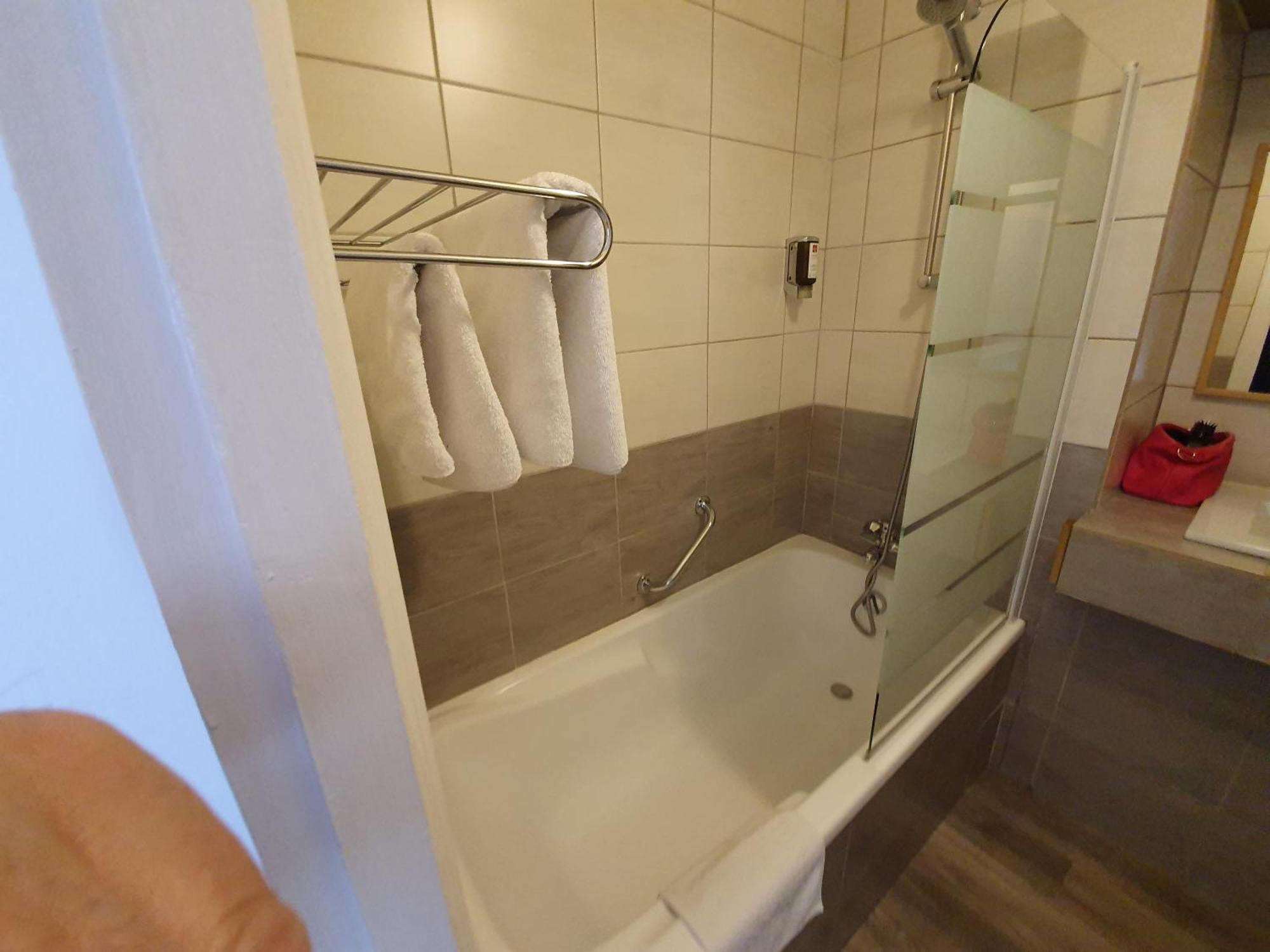 Contact Hotel Du Relais Thouars Room photo