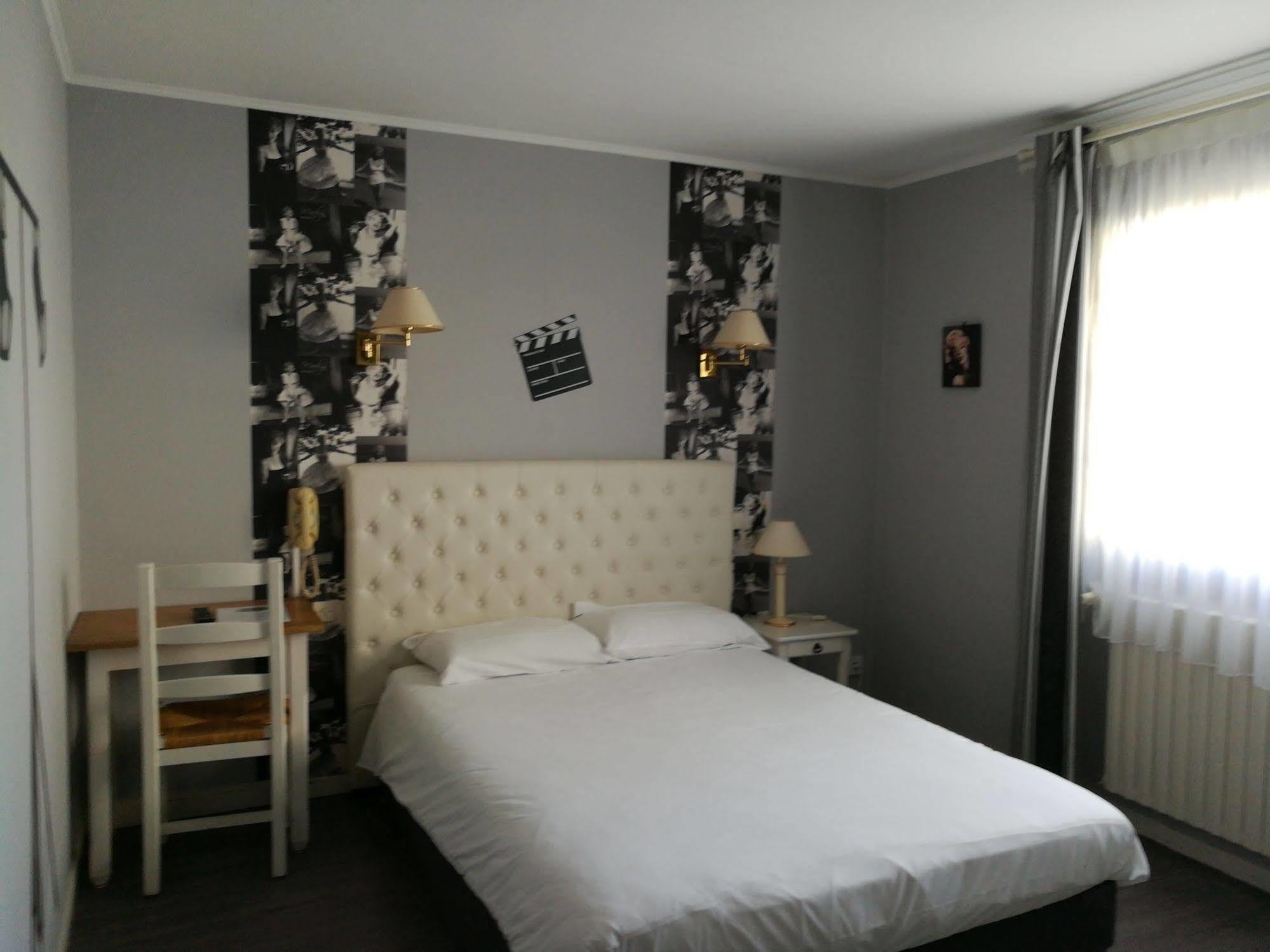 Contact Hotel Du Relais Thouars Exterior photo