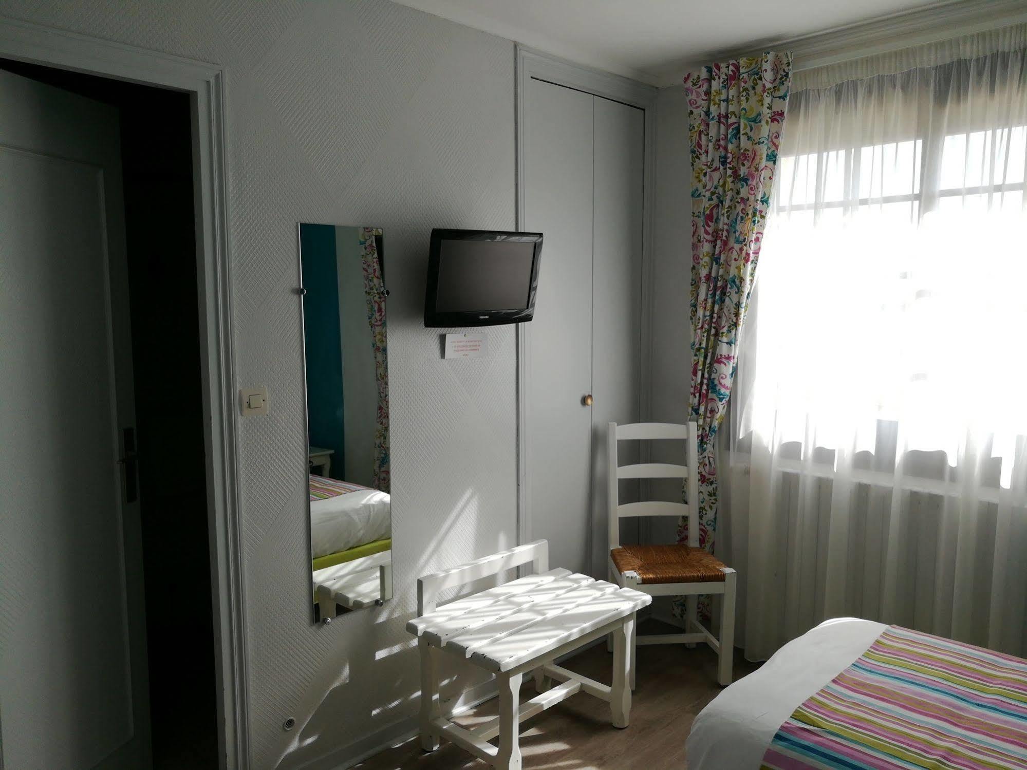 Contact Hotel Du Relais Thouars Exterior photo